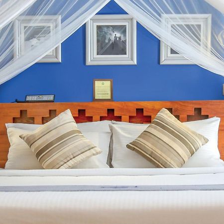 Colombo Court Hotel & Spa Exteriör bild