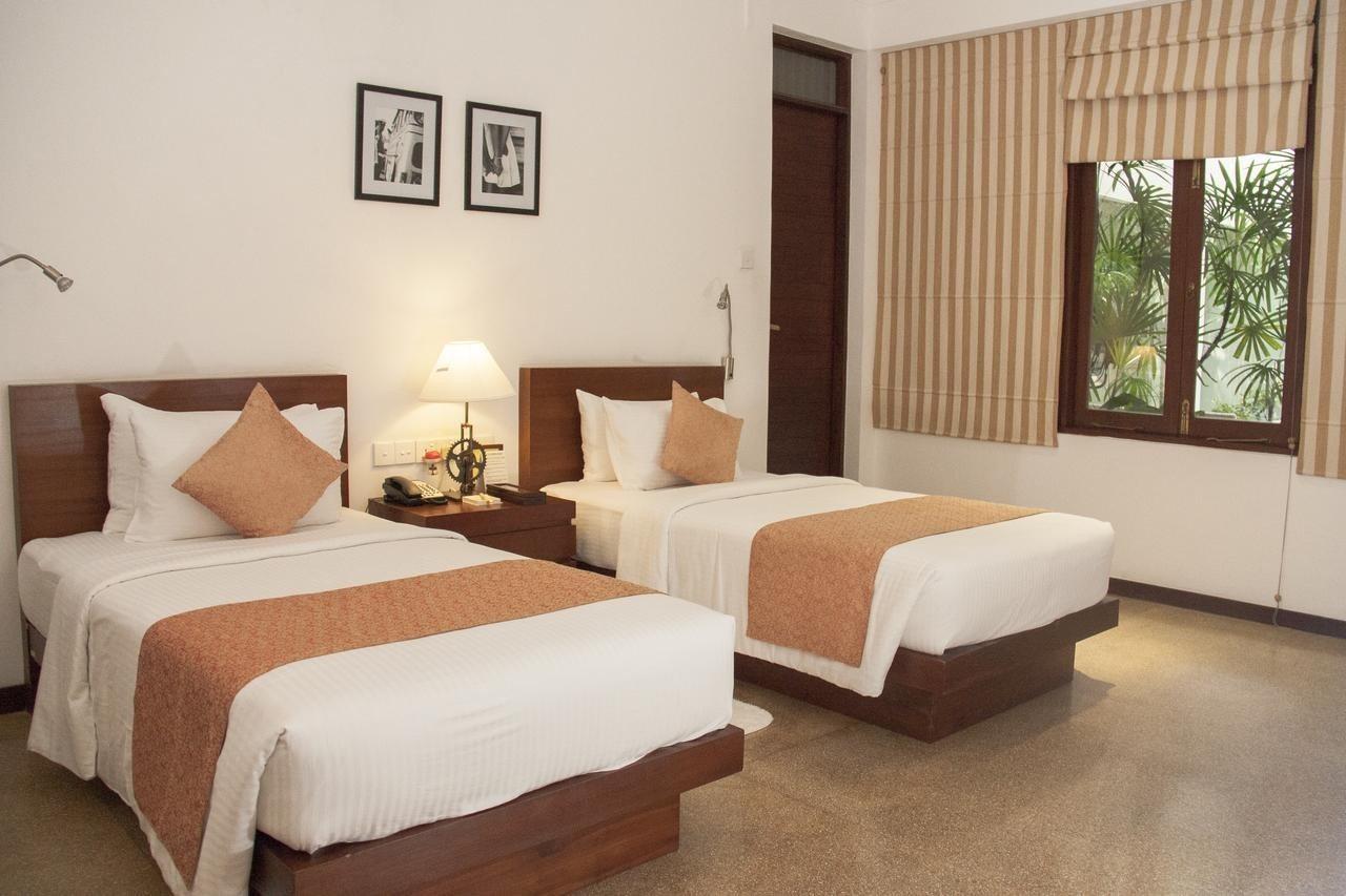 Colombo Court Hotel & Spa Exteriör bild