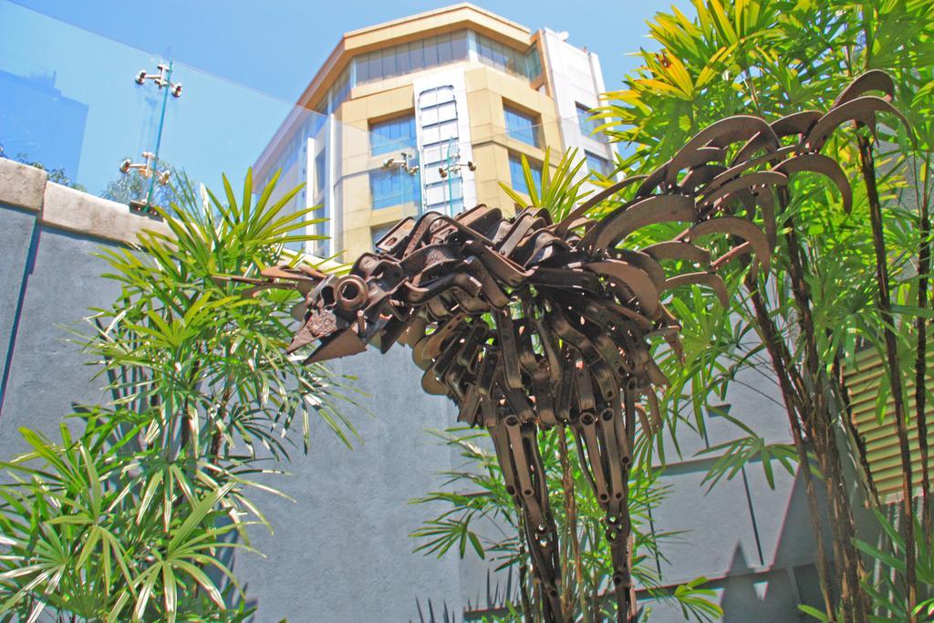 Colombo Court Hotel & Spa Exteriör bild