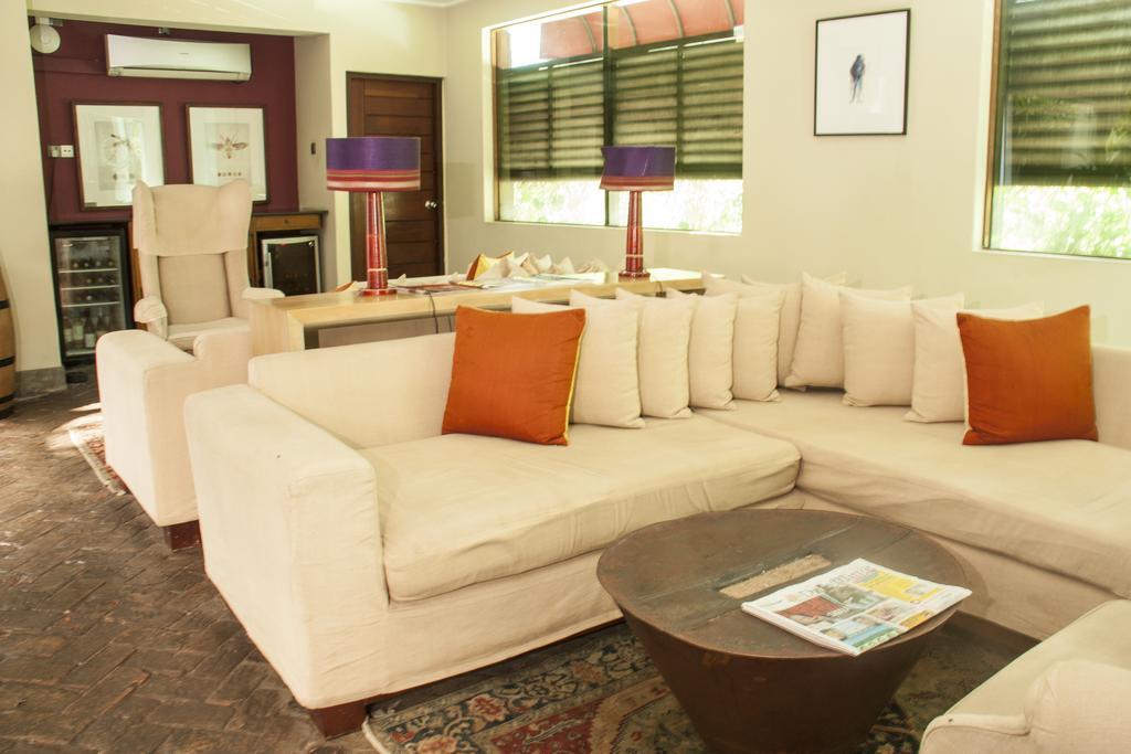 Colombo Court Hotel & Spa Exteriör bild
