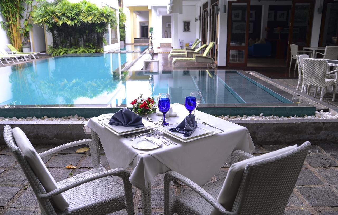Colombo Court Hotel & Spa Exteriör bild